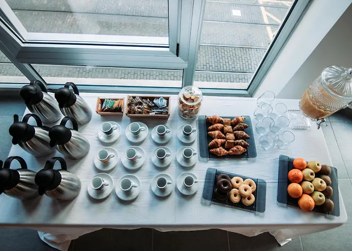 מלון Urban Anaga 4*