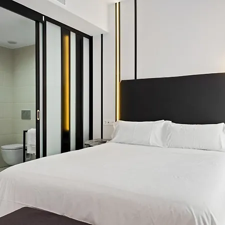 Urban Anaga מלון 4*